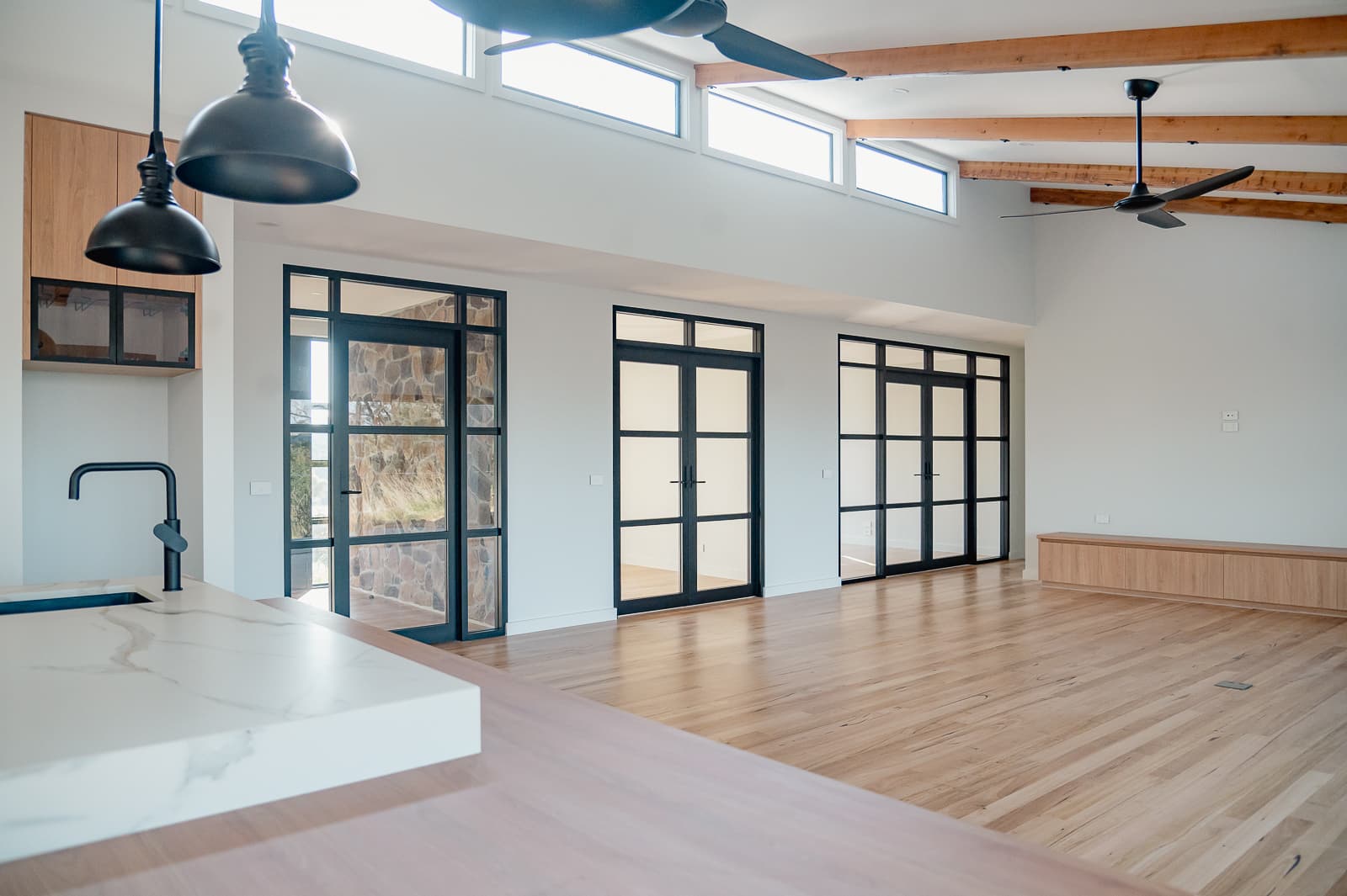 Comfort & Bright - Image 2