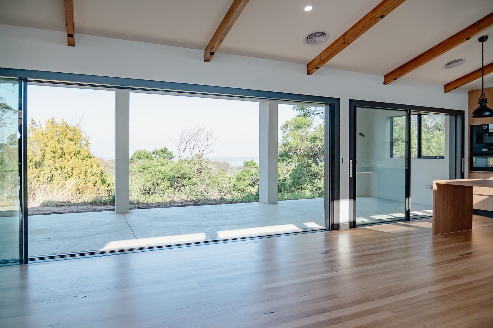 Comfort & Bright - Image 15