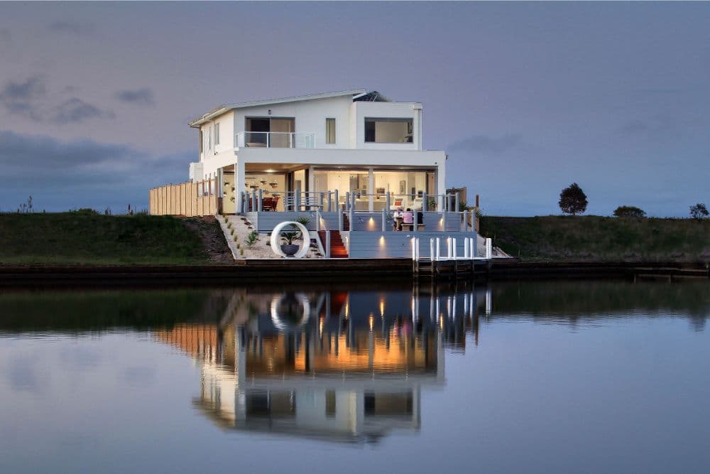 Semi-Commercial with 360° Water Views - Image 3