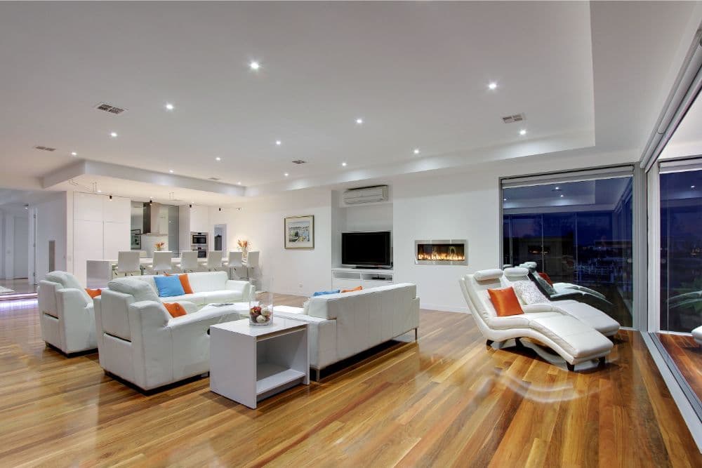 Semi-Commercial with 360° Water Views - Image 4