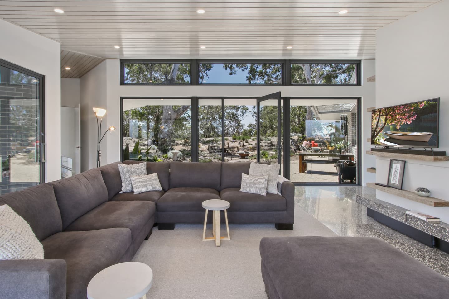 Magnum with Water Views - Image 12