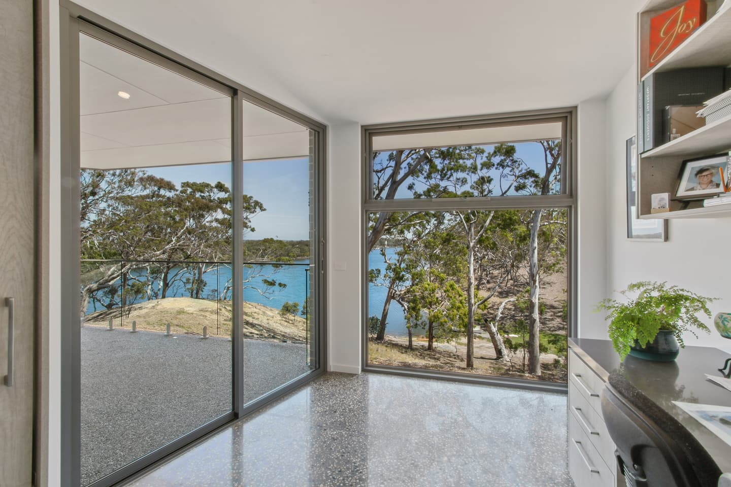 Magnum with Water Views - Image 13