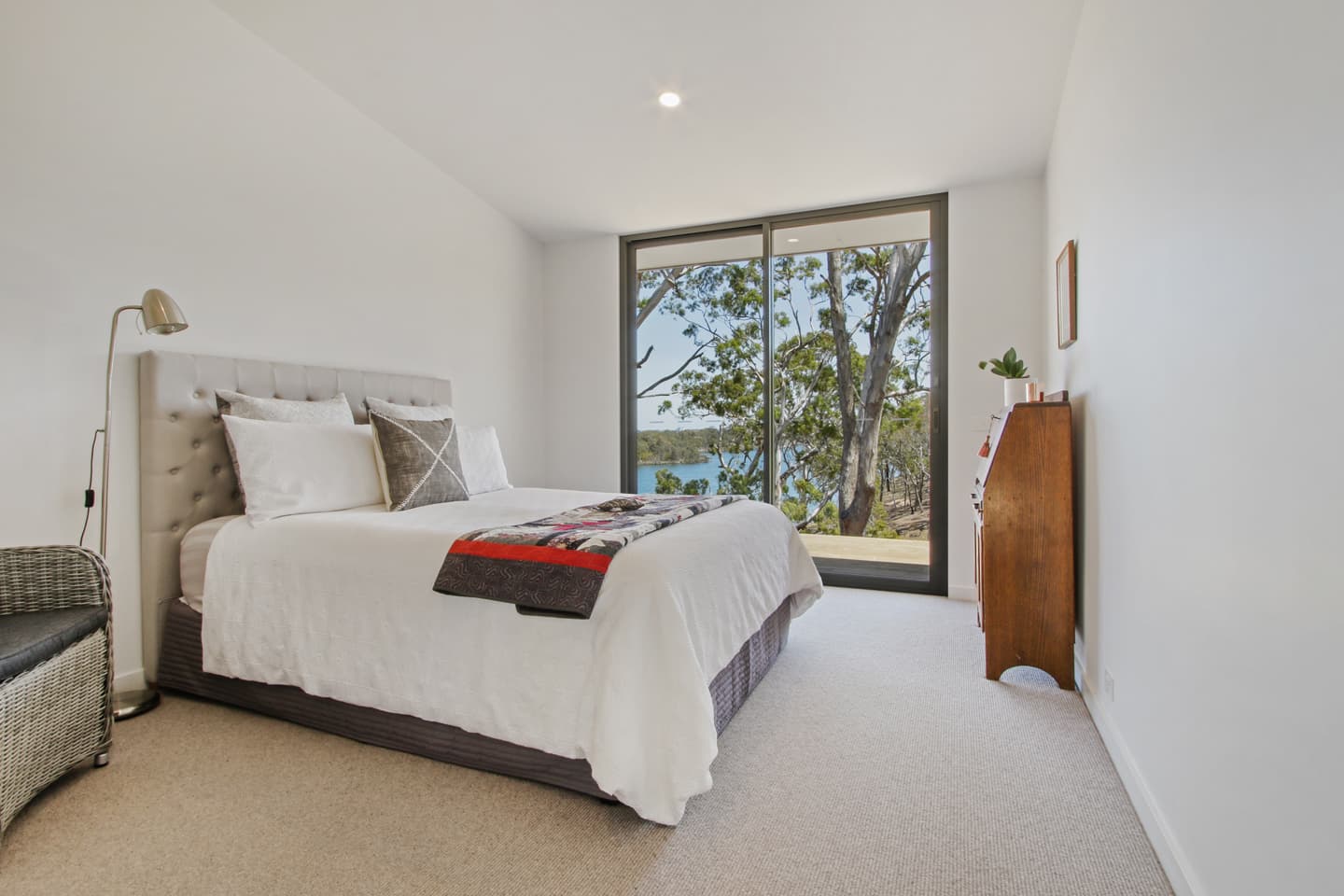 Magnum with Water Views - Image 15