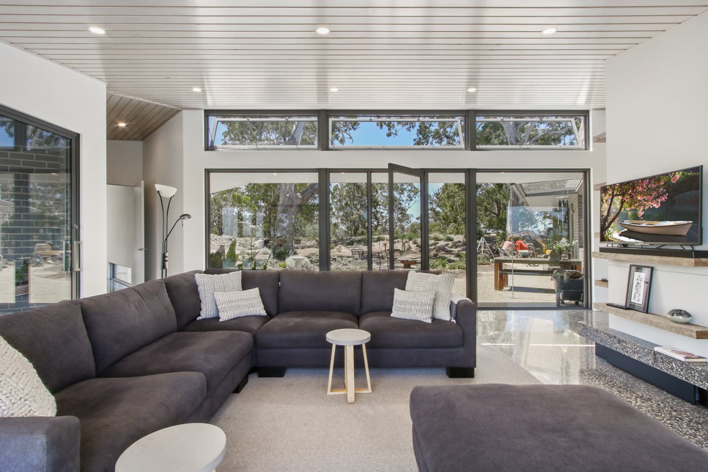 Magnum with Water Views - Image 21