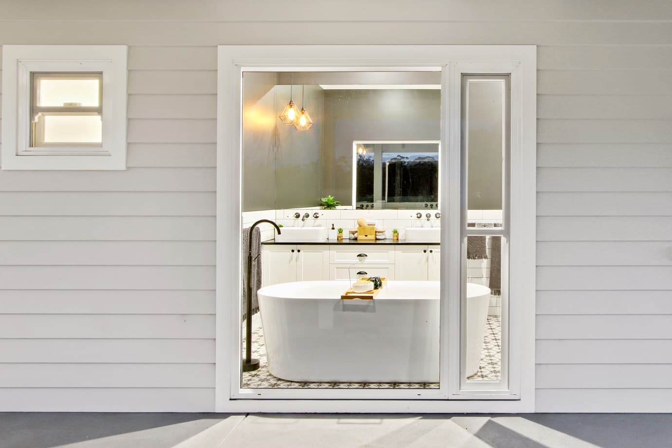 Magnum with Water Views - Image 2