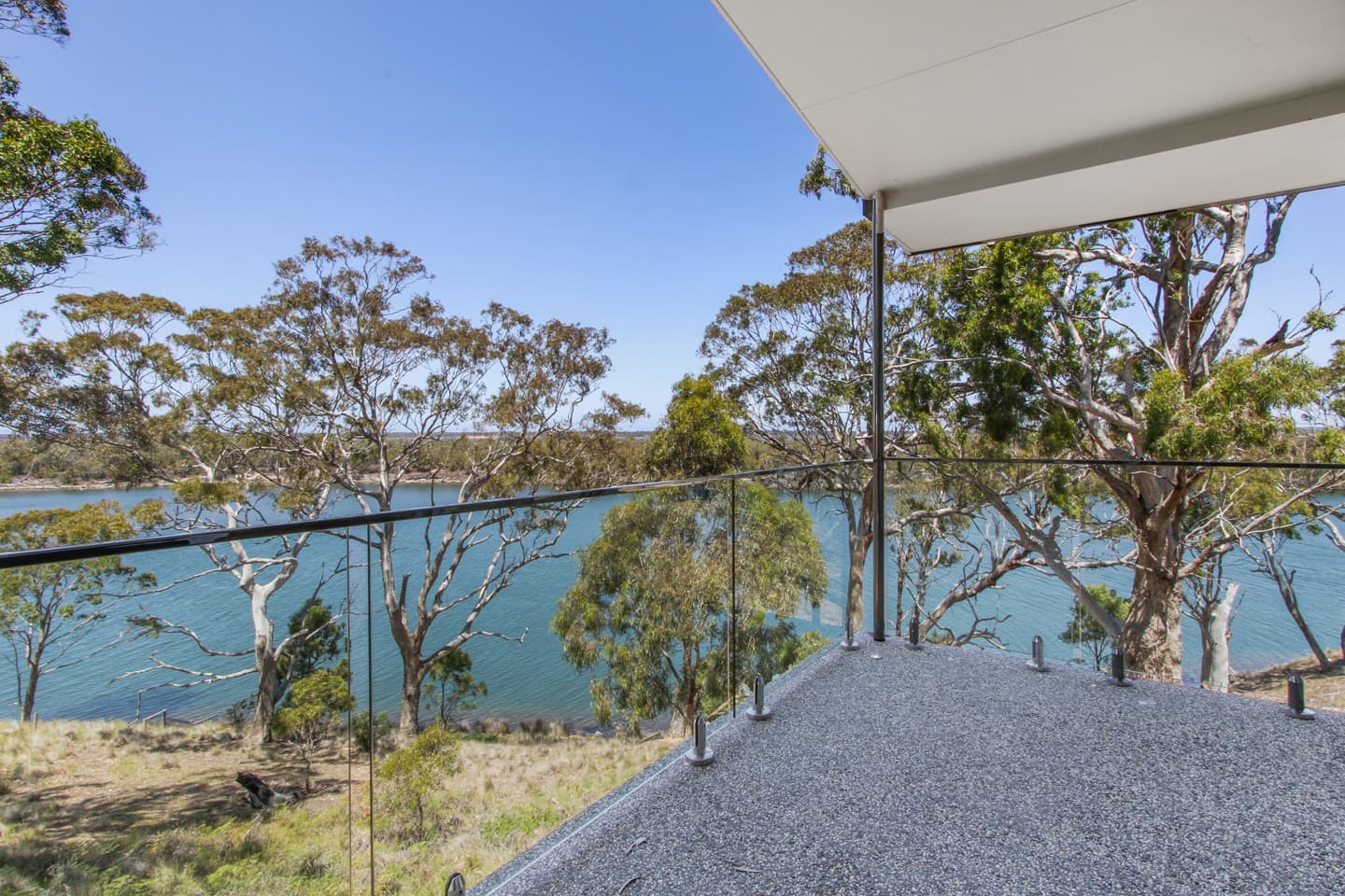 Lakes Entrance Modern Residence